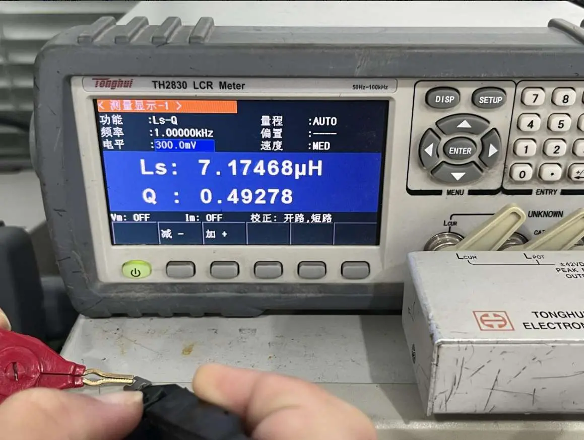 Soluci&oacute;n de inductor de potencia moldeado de baja altura y alta corriente